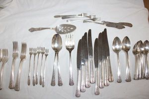lot 73 image: Silver plate flatware set Tudor plate