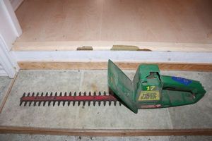 lot 88 image: Electric hedge trimmer