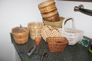lot 90 image: Decorative baskets plus tools