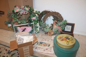 lot 107 image: Summer wreathes, spool baby kit, Friendship wall art, and more