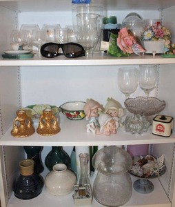 lot 110 image: Household items includes porcelain angel ornaments, see photos