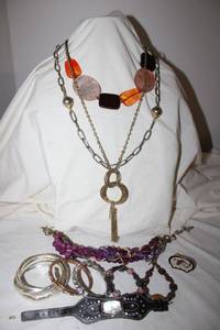 lot 161 image: Jewelry Mixed jewelry leather buckle watch