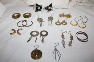 lot 163 image: Jewelry Earrings