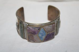 lot 166 image: Jewelry Cuff bracelet with colored stone inlays