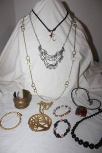 lot 167 image: Jewelry mixed jewelry, see photos