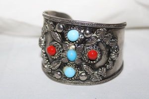 lot 168 image: Jewelry silver cuff bracelet with blue and red beads