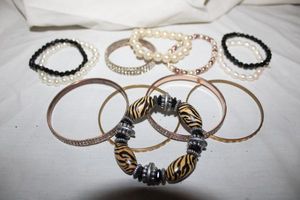 lot 171 image: Jewelry bracelets - black and white faux pearl, mixed bangles