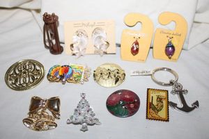 lot 187 image: Jewelry Brooch pins and Claudia Jublot pendants