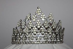 lot 188 image: Jewelry Tiara