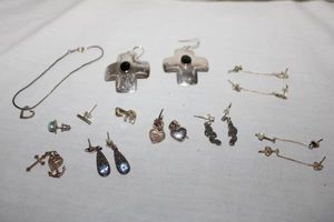 lot 194 image: Jewelry Mixed sterling pieces