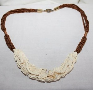 lot 232 image: Jewelry Rope and Bone carved necklace, see photos