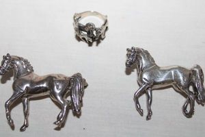 lot 257 image: Jewelry Sterling silver horse brooch pins and ring (one pin marked 925)