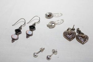 lot 237 image: Jewelry Sterling silver earrings