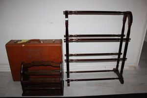 lot 150 image: Vintage Samsonite suitcase, blanket rack and magazine rack