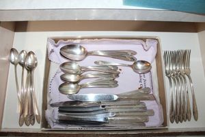 lot 53 image: Flatware set - Tudor plate Oneida Community