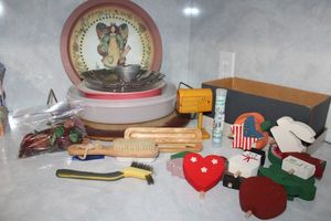 lot 50 image: Pizza stone, Pyrex dish with lid, holidayseasonal wood pegs, wood carved pen and more