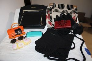 lot 141 image: Purses and eyeglasses