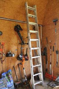 lot 281 image: Werner 20 Ft. aluminum extension ladder