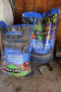 lot 289 image: Flower and vegetable garden soil - 2 bags