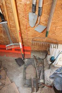lot 283 image: Garden rakes and hoes, hand saw, deck brush. Plus a few tools that need handles