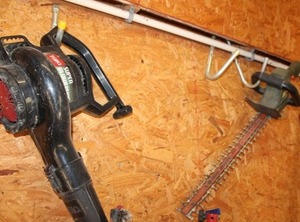 lot 287 image: Toro Leaf blower and Hedge Hog trimmer