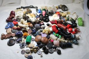 lot 153 image: Jewelry Button collection