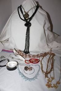 lot 157 image: Jewelry Mixed jewelry pieces with Dick Nixon watch