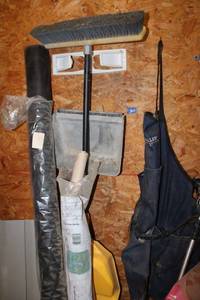 lot 324 image: Tool apron, broom and dust pans, weed control fabric, patio screening