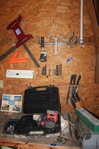 lot 311 image: Tools Skil palm sander, knives, drill bits, and more