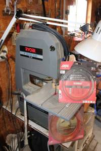 lot 310 image: Ryobi 9 Band saw and Scroll cutting band saw blades