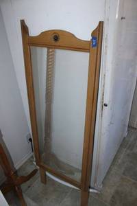 lot 372 image: Vintage style mirror