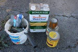 lot 421 image: Wood stain, water seal, small paint roller and more