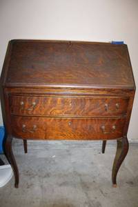 lot 427 image: Vintage secretary desk with key, see photos PICKUP AT GRAND PRAIRIE LOCATION