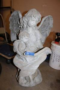 lot 426 image: Cement angel statue fountain (VERY HEAVY - BRING DOLLY AND HELP) PICKUP AT GRAND PRAIRIE LOCATION