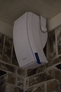 lot 464 image: Outdoor Bose Speakers (Bring tools and step ladder to remove please)