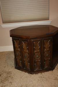 lot 461 image: Octagonal side table
