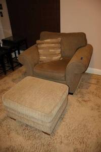 lot 450 image: Upholstered accent chair with ottoman PICKUP AT GRAND PRAIRIE LOCATION
