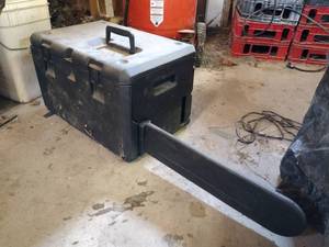 lot 360 image: Poulan Pro chain saw with case