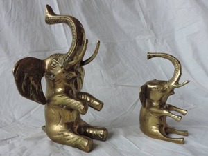 lot 9 image: 2 Brass Elephants