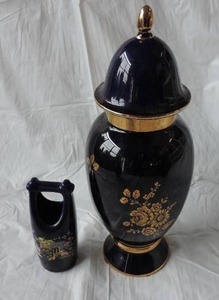 lot 24 image: ceramic cobalt blue ginger jar gold colored flowers small cobalt blue vase