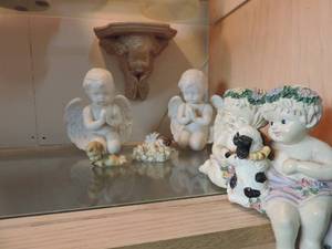 lot 26 image: cherubs lot