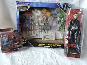 lot 36 image: bat man toy set all unopen