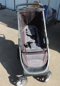 lot 60 image: stroller