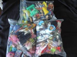 lot 62 image: 3 mixed bags of toys see picturers