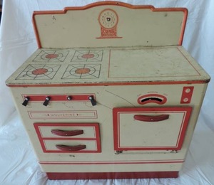 lot 67 image: vintage wolverine metal toy stove