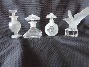 lot 84 image: vtg frosted glass perfume bottles and a frosted glass eagle