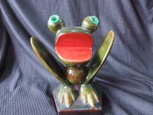 lot 92 image: vintage large leggy Green Ceramic Frog