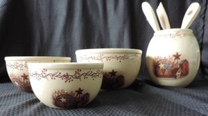 lot 105 image: Stoneware Star & Berry Commodities Birdhouse  Primitive Rustic star set.  Freezer Microwave Dish washer safe