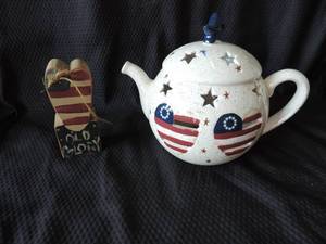 lot 111 image: Home Interiors Stars and Stripes Tea Pot Tea Lite Candle Cover Homeco Patriotic and small wood Heart shaped  figure