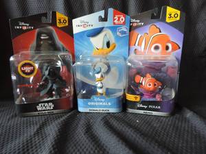 lot 106 image: Disney Infinity Donald Duck, Kylo Ren ,Nemo